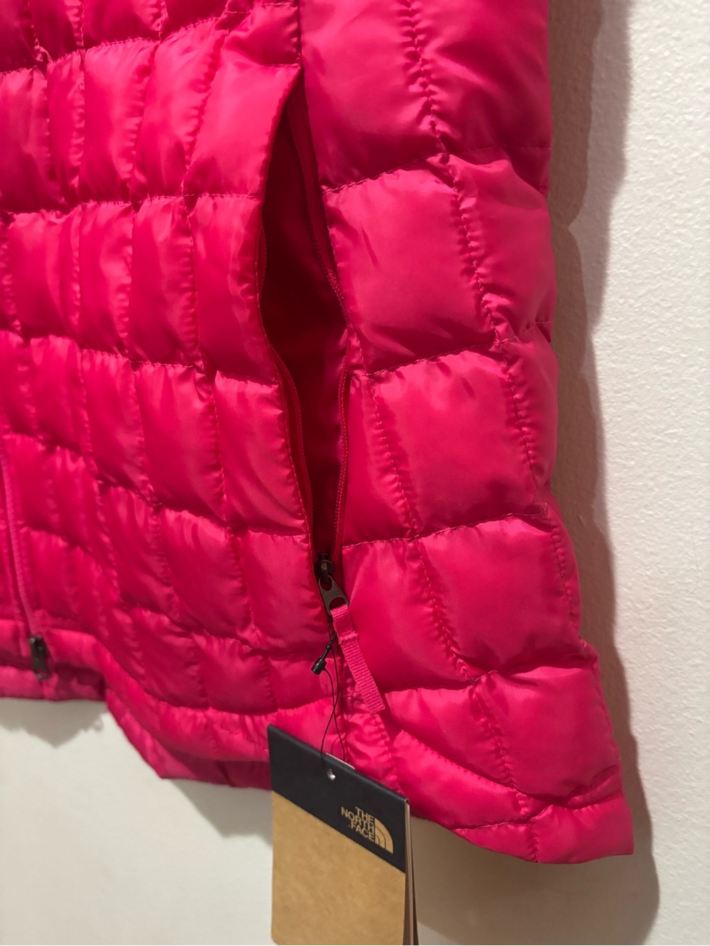 The North Face Women's Thermoball Insulated Vest Pink Quilted Outdoor Hiking NWT - Picture 4 of 10